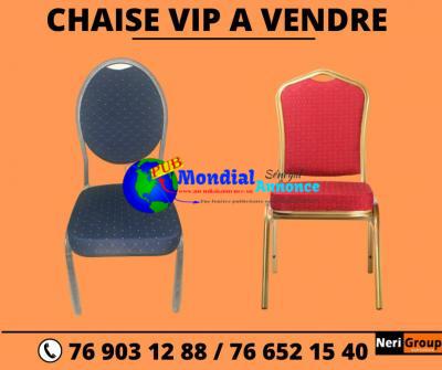 CHAISES VIP BLEUES ET ROUGES A VENDRE