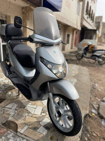 Piaggio Beverly à vendre moteur 300cc injection venant avec papier CMC d’origine…