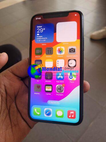 iPhone 11 Pro 64Go officiel venant tout marche batterie 93% intéressé me faire s…