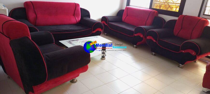 Grand salon 7 places à vendre juste 3 mois d’utilisation 
 WhatsApp :+2438089970…