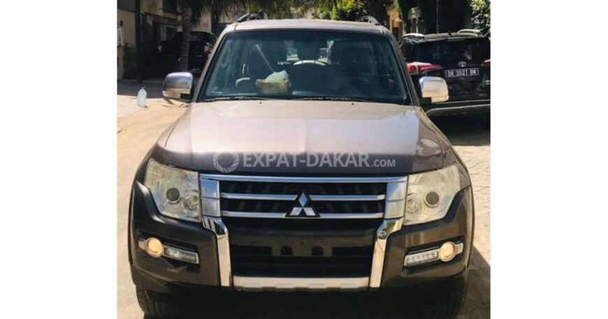 Mitsubishi pajero 2015