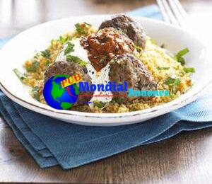 Boulettes de viande d'agneau marocaines avec harissa et couscous