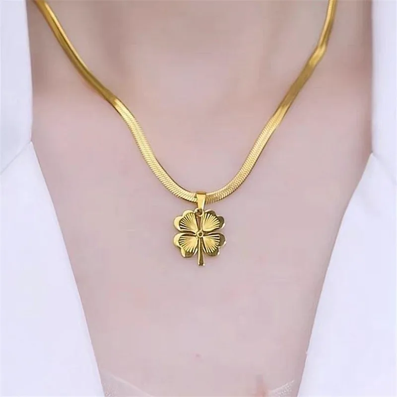 New Fashion Trend Stainless Steel Elegant Delicate Heart Flower Pendant Necklace For Women Jewelry Wedding Party Premium Gifts