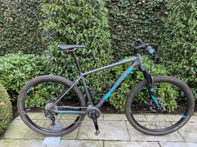 VELO VTT GIANT TERRAGO comme neuf 100% ALUMINIUM.