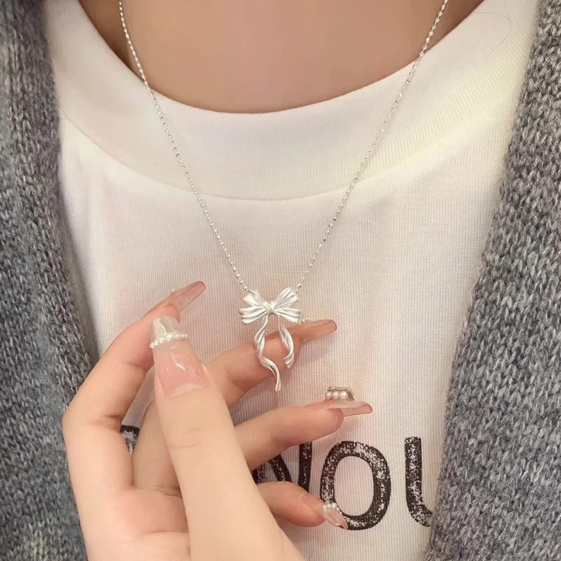 2024-New-Trendy-Silver-Color-Bow-Pendant-Necklace-For-Woman-Simple-Metal-Bow-Ribbon-Clavicle-Chain.jpg