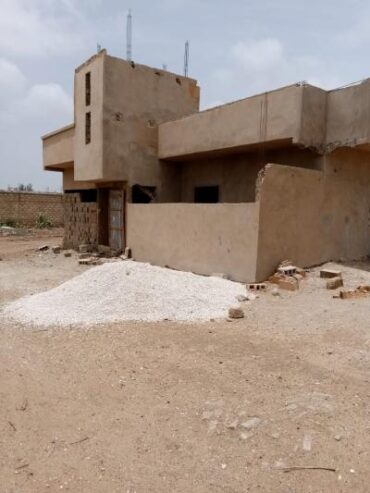 Maison de 200 mètres carrés à vendre à Mbour S