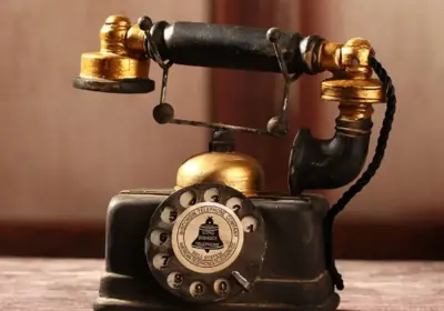 1723500377_Table-Ornaments-European-Style-Rotary-Telephone-Crafts-Resin-Old-fashioned-Telephone-Model-Model-Pho.webp