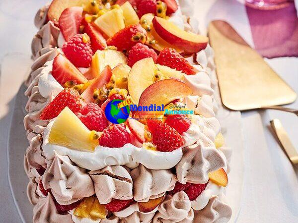 Brown sugar pavlova with fruit