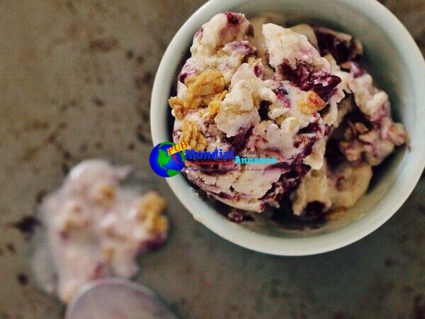 Blueberry Peach Crumble Ice Cream