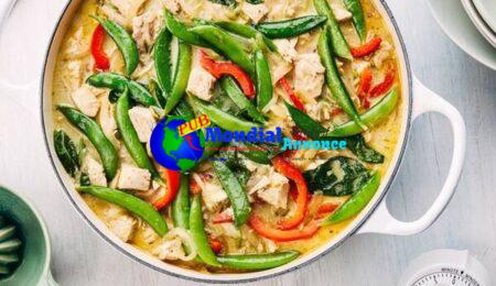 Easy Inexperienced Curry with Rooster, Bell Pepper, and Sugar Snap Peas