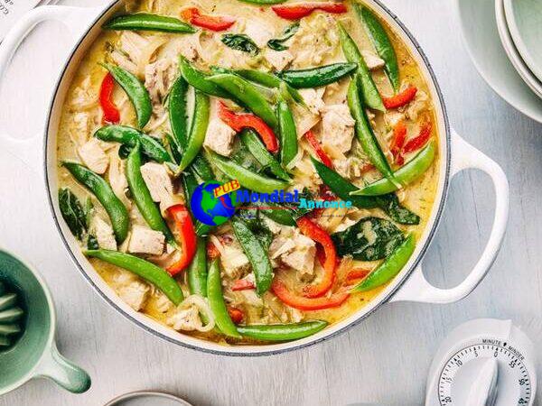 Easy Inexperienced Curry with Rooster, Bell Pepper, and Sugar Snap Peas