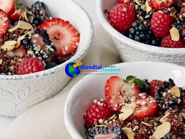 Breakfast Bowl With Quinoa and Berries