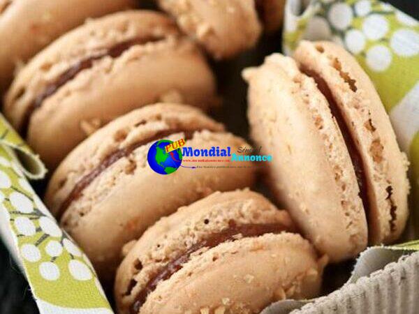 Caramel Banana Macarons