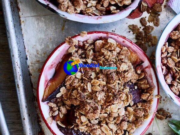 Plum-Rosemary-Crisp with Oat-Spelt Topping