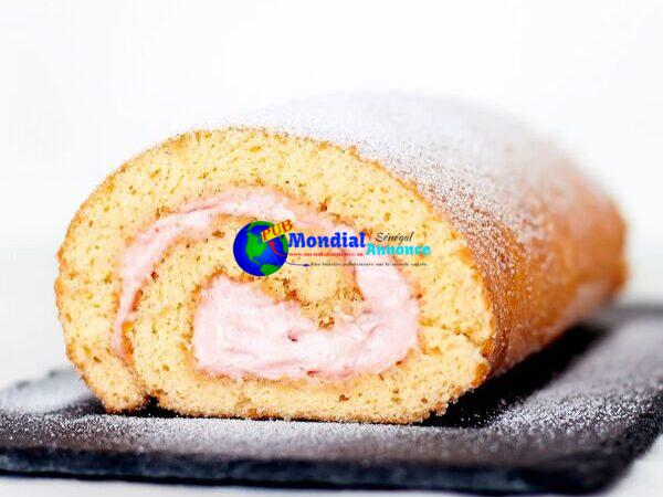 Strawberries ‘n’ Cream Cake Roll