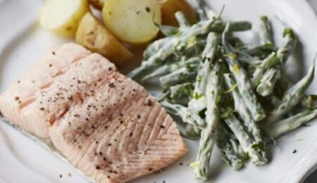 Poached salmon with tarragon