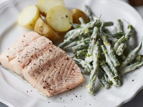 Poached salmon with tarragon