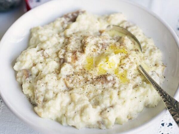 Corpulent ciabatta bread sauce with clotted cream