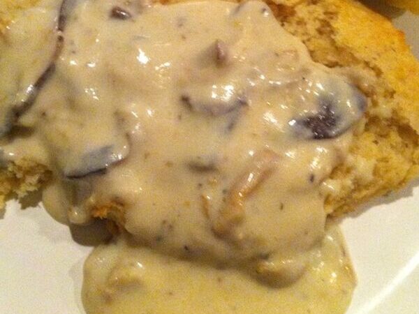 Creamy Country White Mushroom Gravy