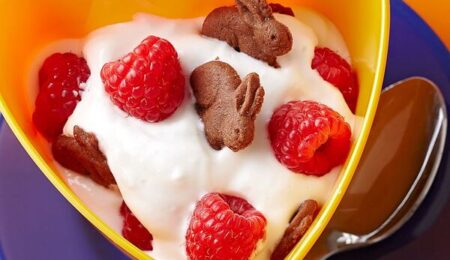 Crunchy Chocolate-Raspberry Yogurt