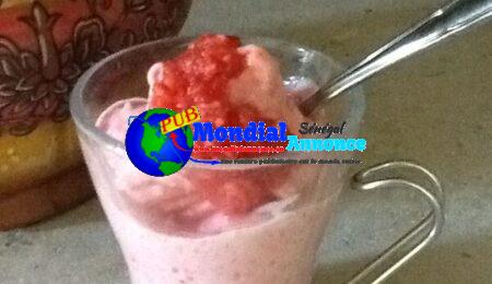 Strawberry frozen yogurt in a single minute flat