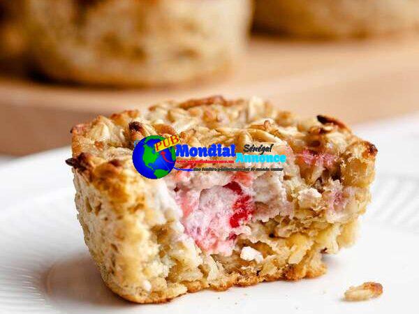 Breakfast Strawberry & Cream Cheese Oatmeal Cakes