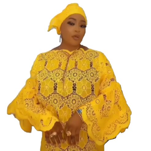 Robe Africaine de Soirée, de Mariage : Tenue Élégante à Manche Longue en Dentelle – Blanc et Jaune