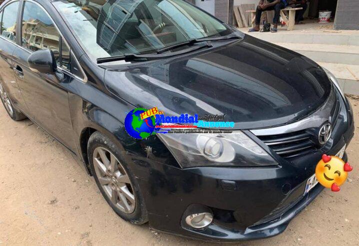 TOYOTA AVENSIS 2014 A VENDRE